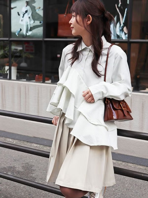 ピンストライプフリルシャツ